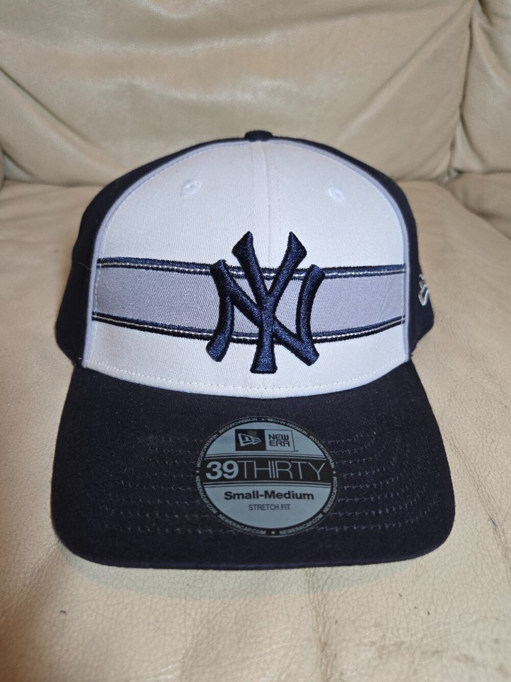 New Era Navy and White 39THIRTY New York Yankees stretch Fit Cap Hat S/M  L/XL